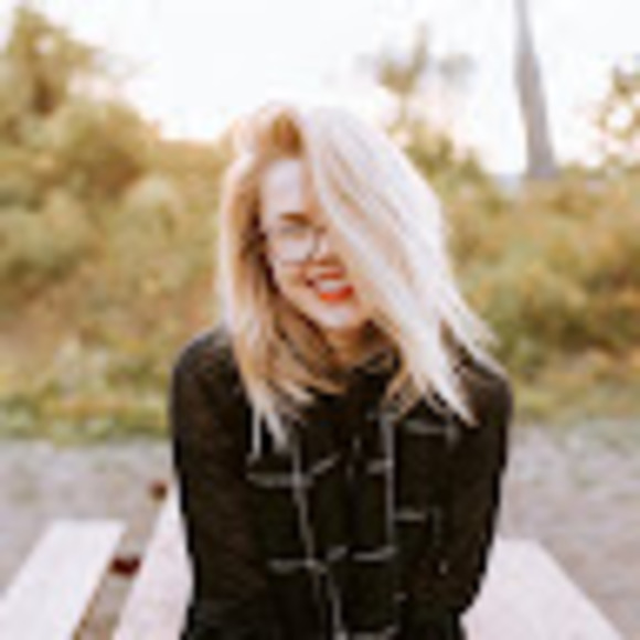 Meet your Posher, Krysia - Picture 1 of 1